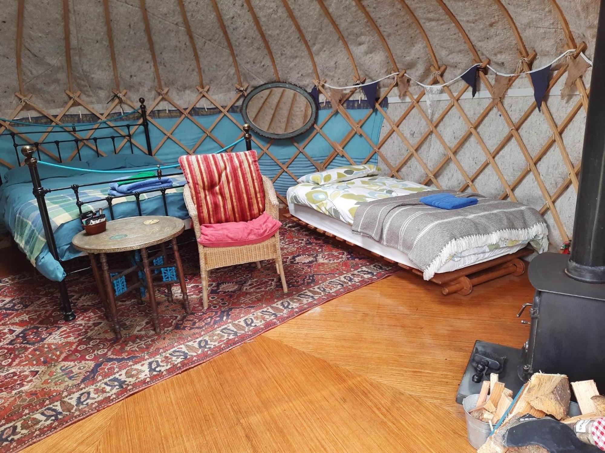 Ceridwen Glamping, Double Decker Bus And Yurts Hotel Llandysul Exterior foto