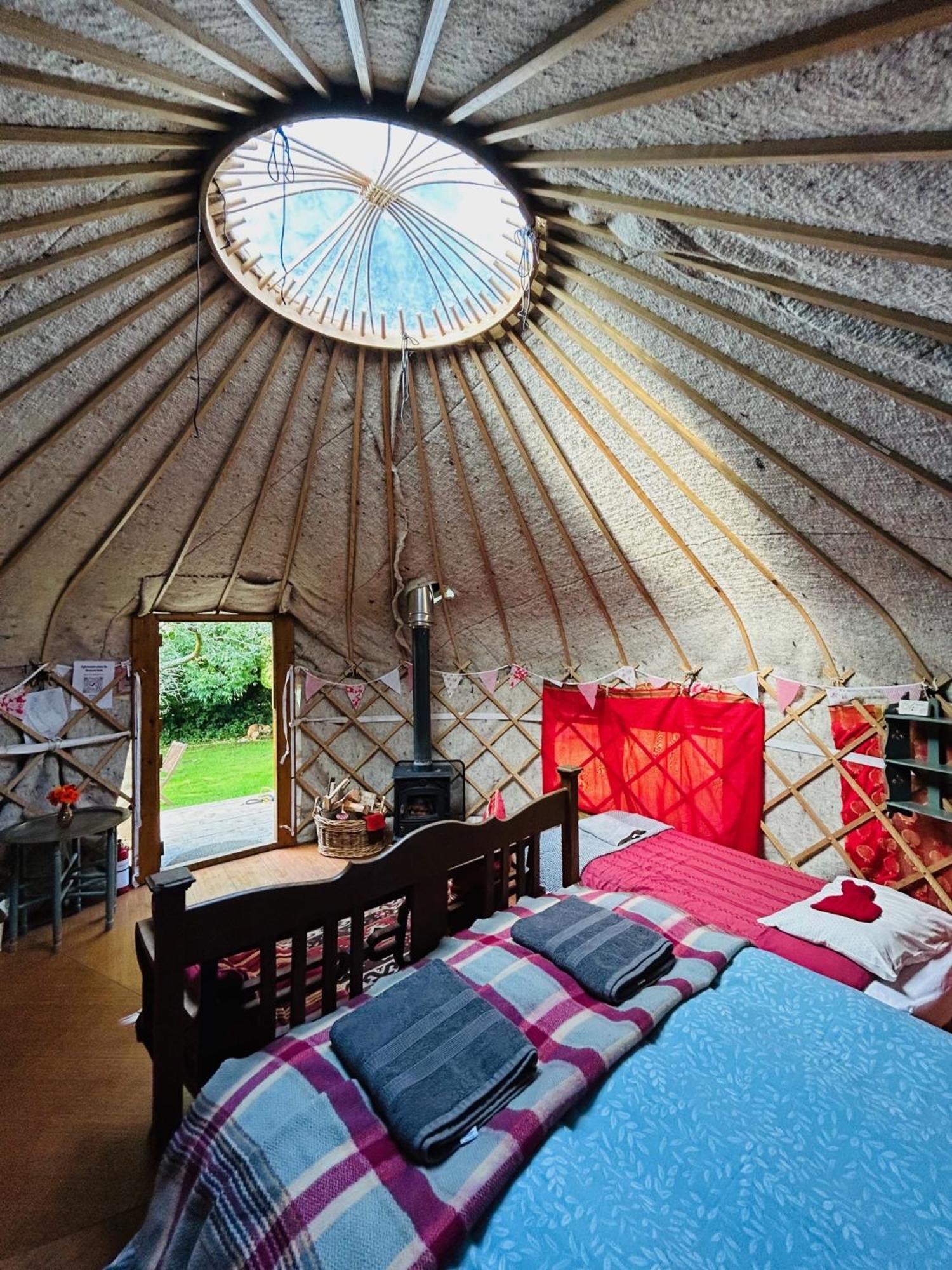 Ceridwen Glamping, Double Decker Bus And Yurts Hotel Llandysul Exterior foto