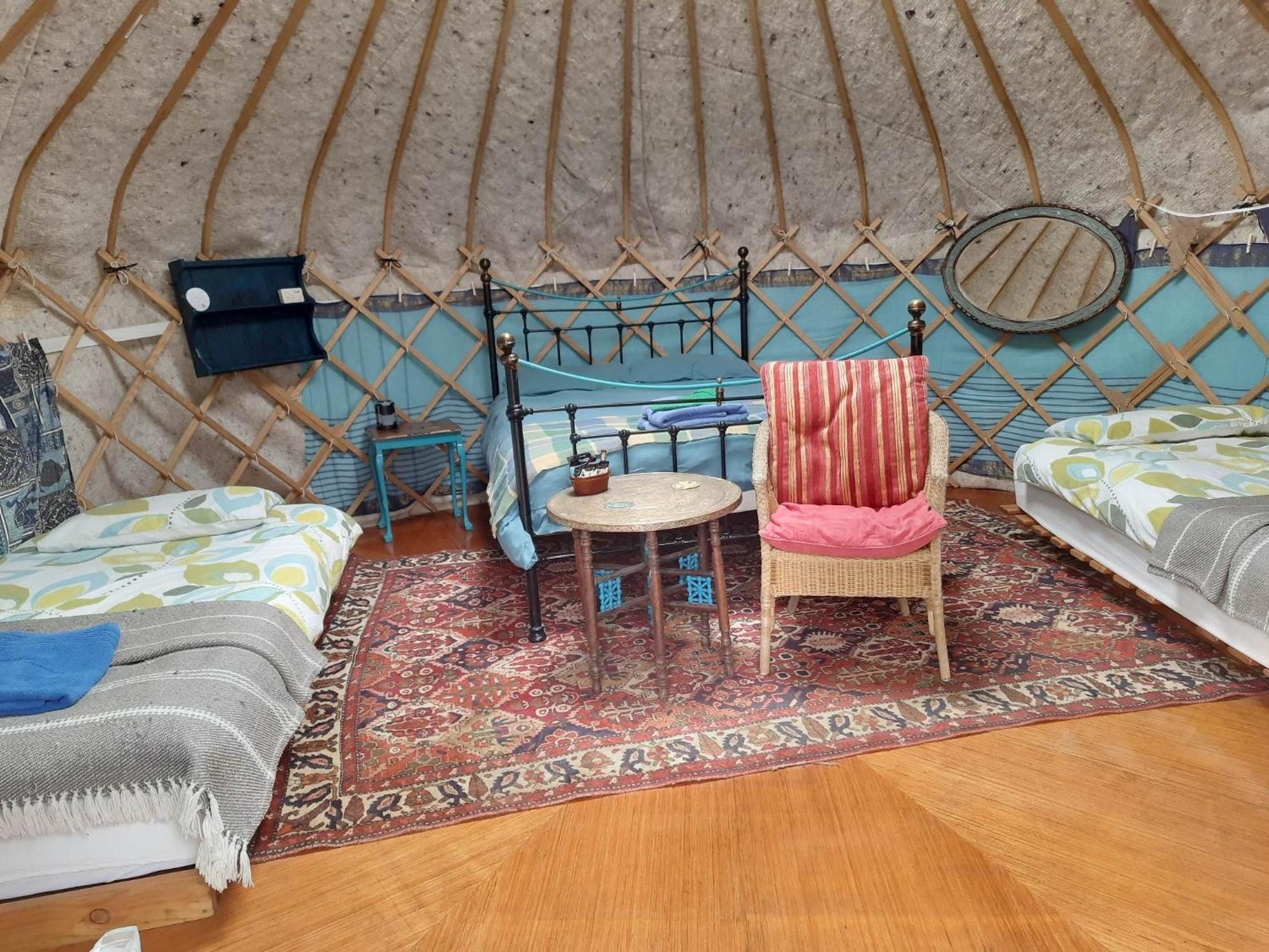 Ceridwen Glamping, Double Decker Bus And Yurts Hotel Llandysul Exterior foto