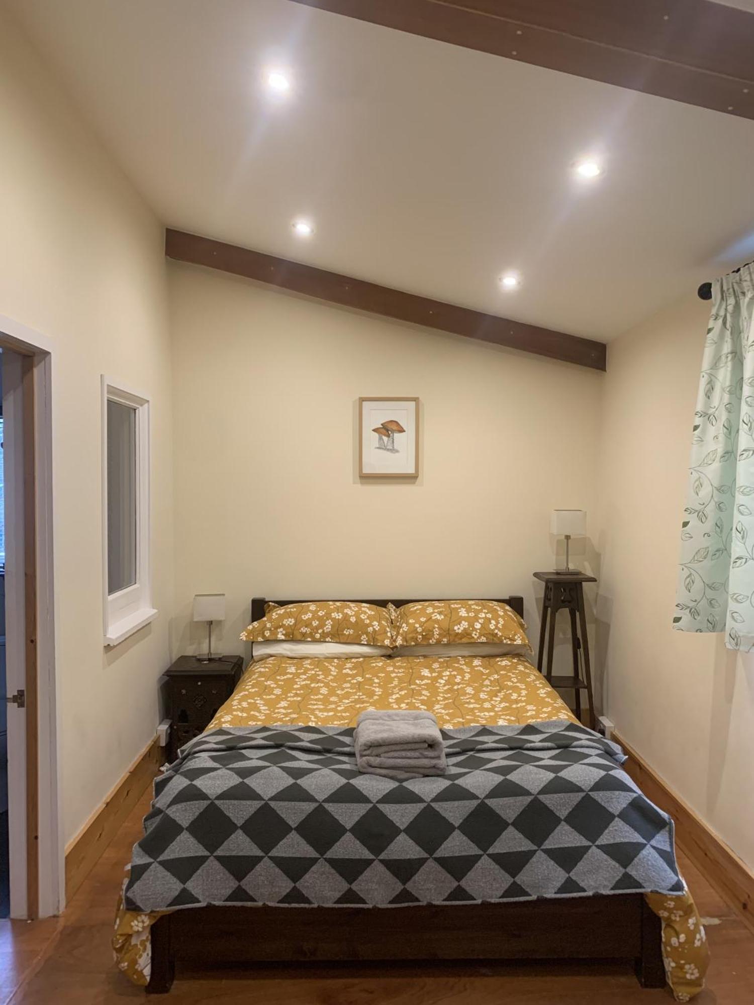 Ceridwen Glamping, Double Decker Bus And Yurts Hotel Llandysul Exterior foto