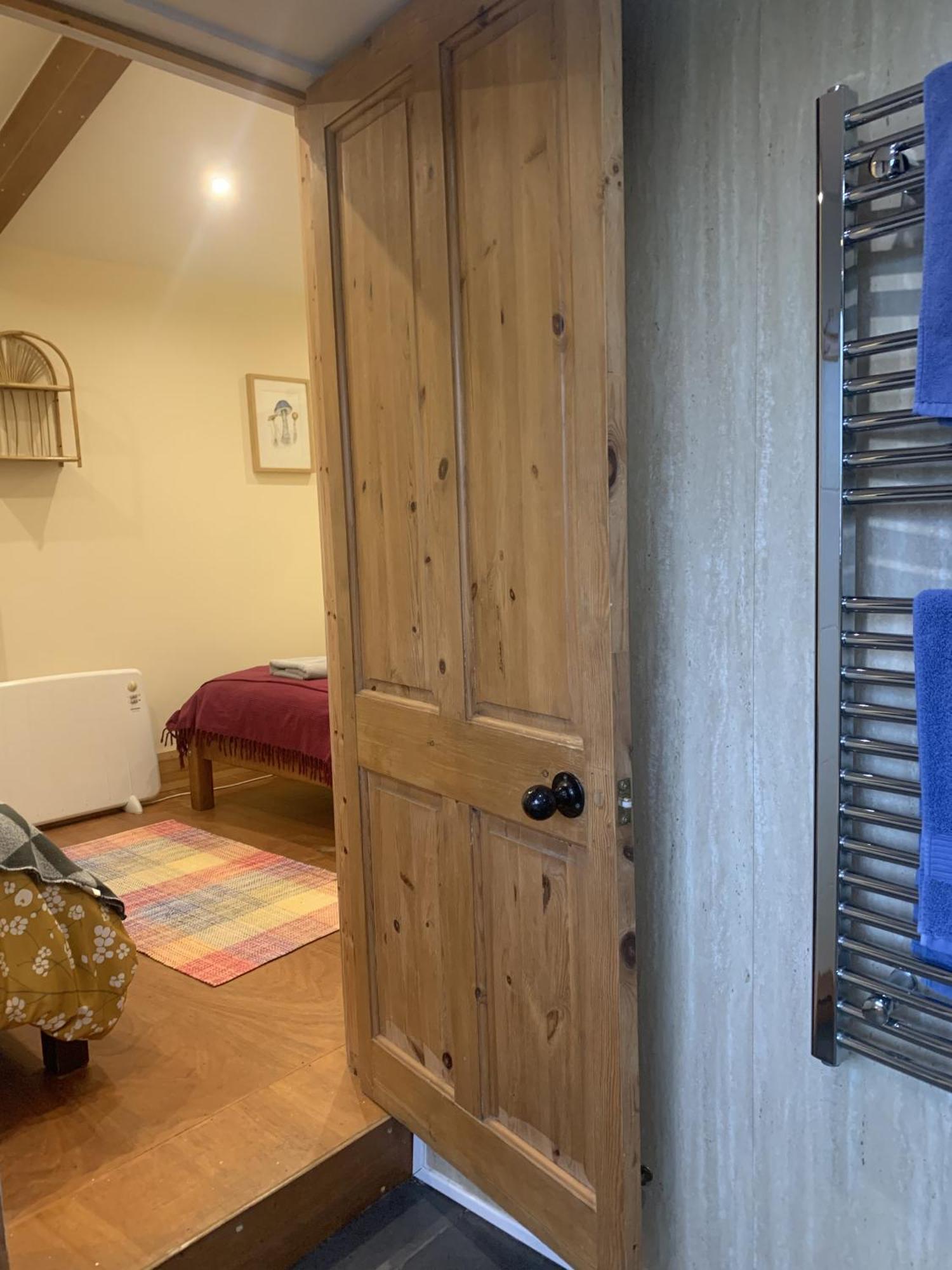 Ceridwen Glamping, Double Decker Bus And Yurts Hotel Llandysul Exterior foto