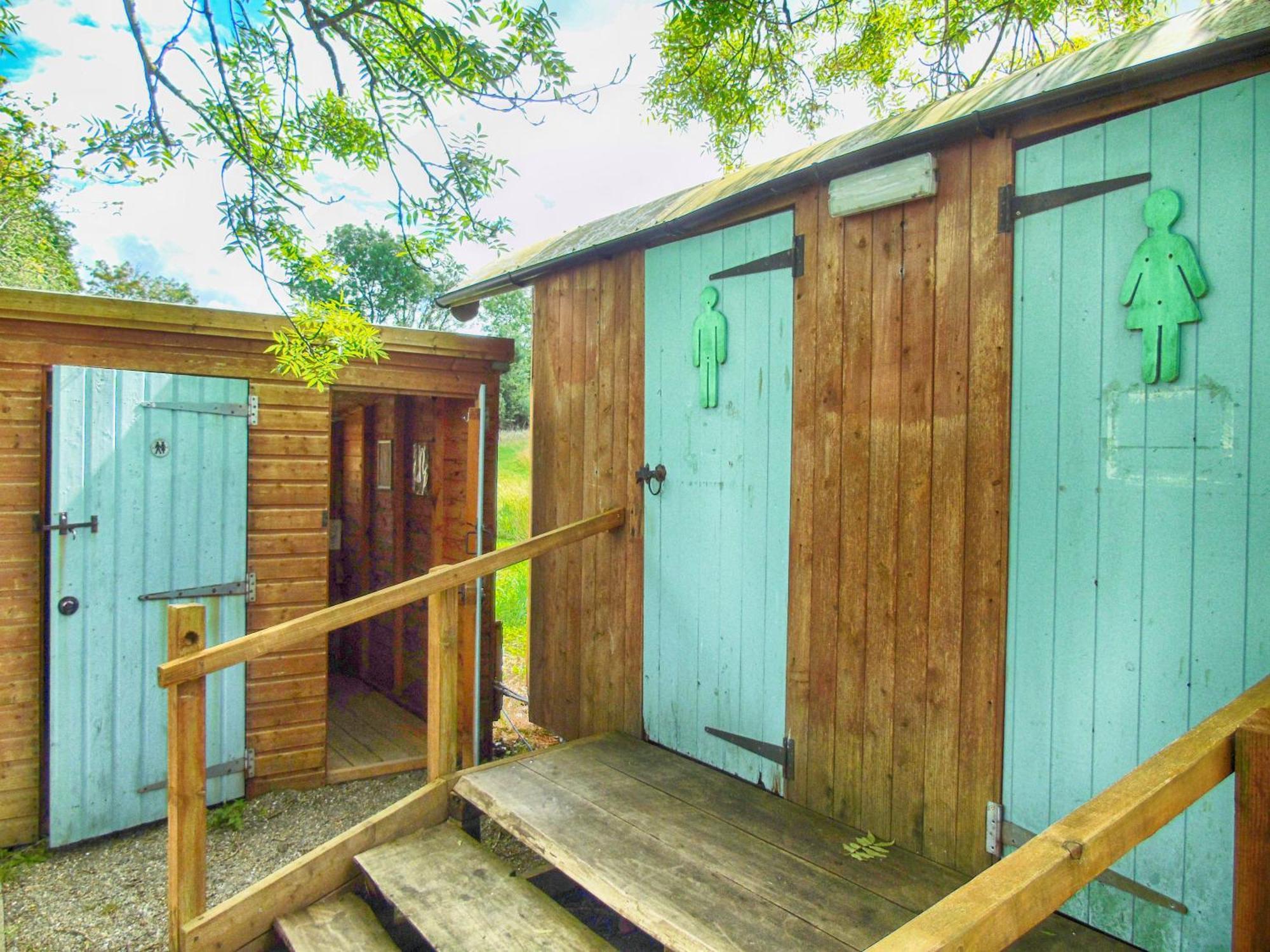 Ceridwen Glamping, Double Decker Bus And Yurts Hotel Llandysul Exterior foto
