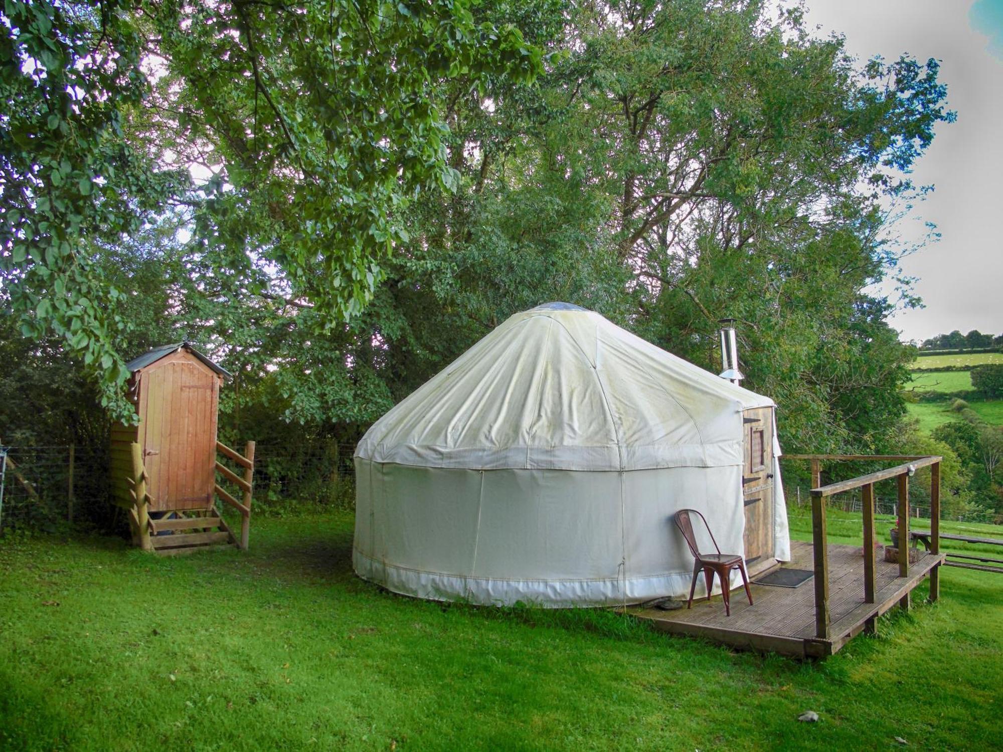 Ceridwen Glamping, Double Decker Bus And Yurts Hotel Llandysul Exterior foto