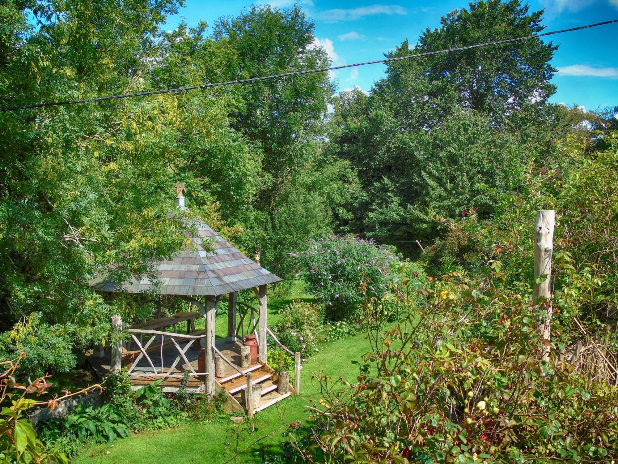 Ceridwen Glamping, Double Decker Bus And Yurts Hotel Llandysul Exterior foto
