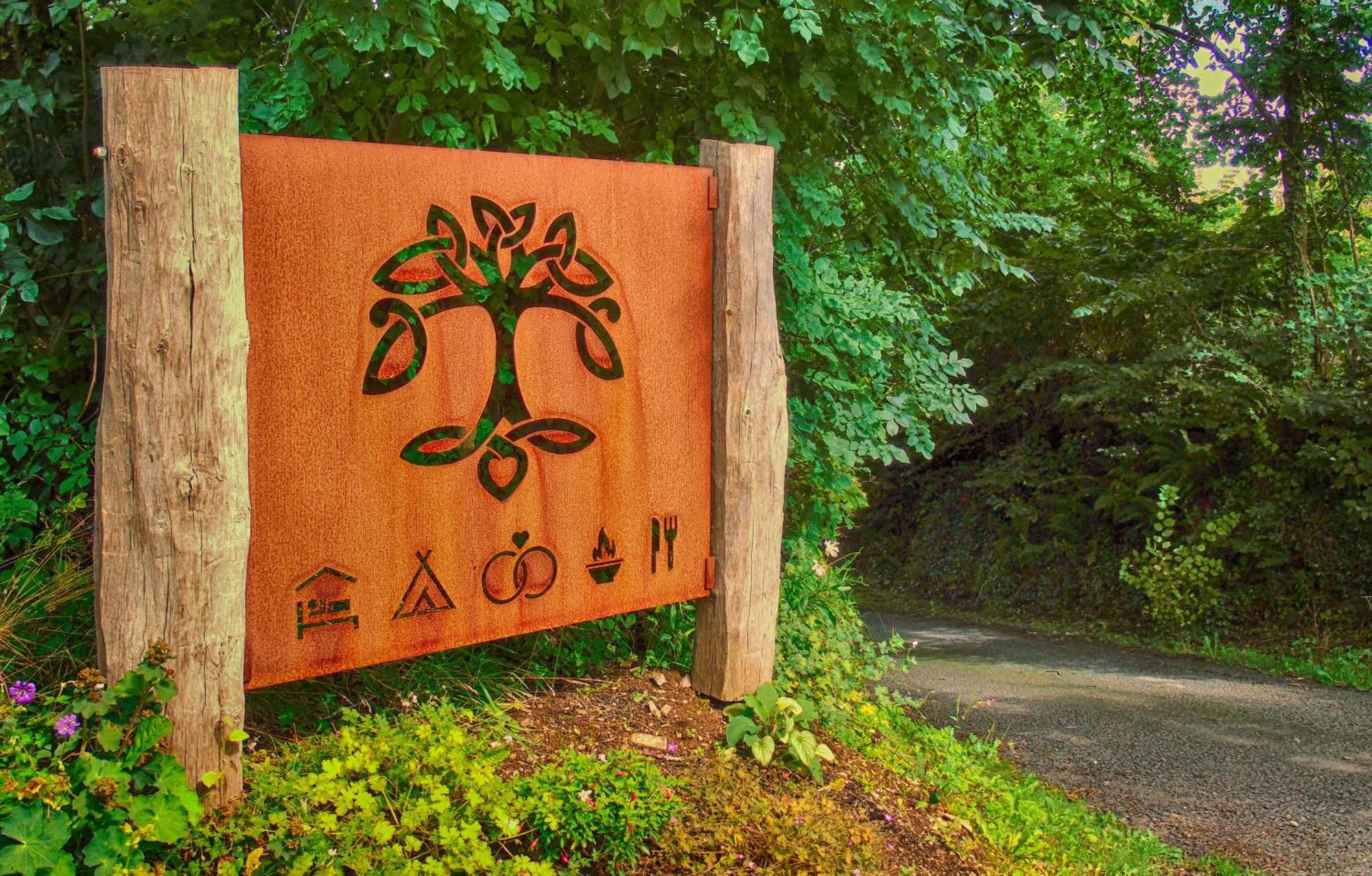 Ceridwen Glamping, Double Decker Bus And Yurts Hotel Llandysul Exterior foto