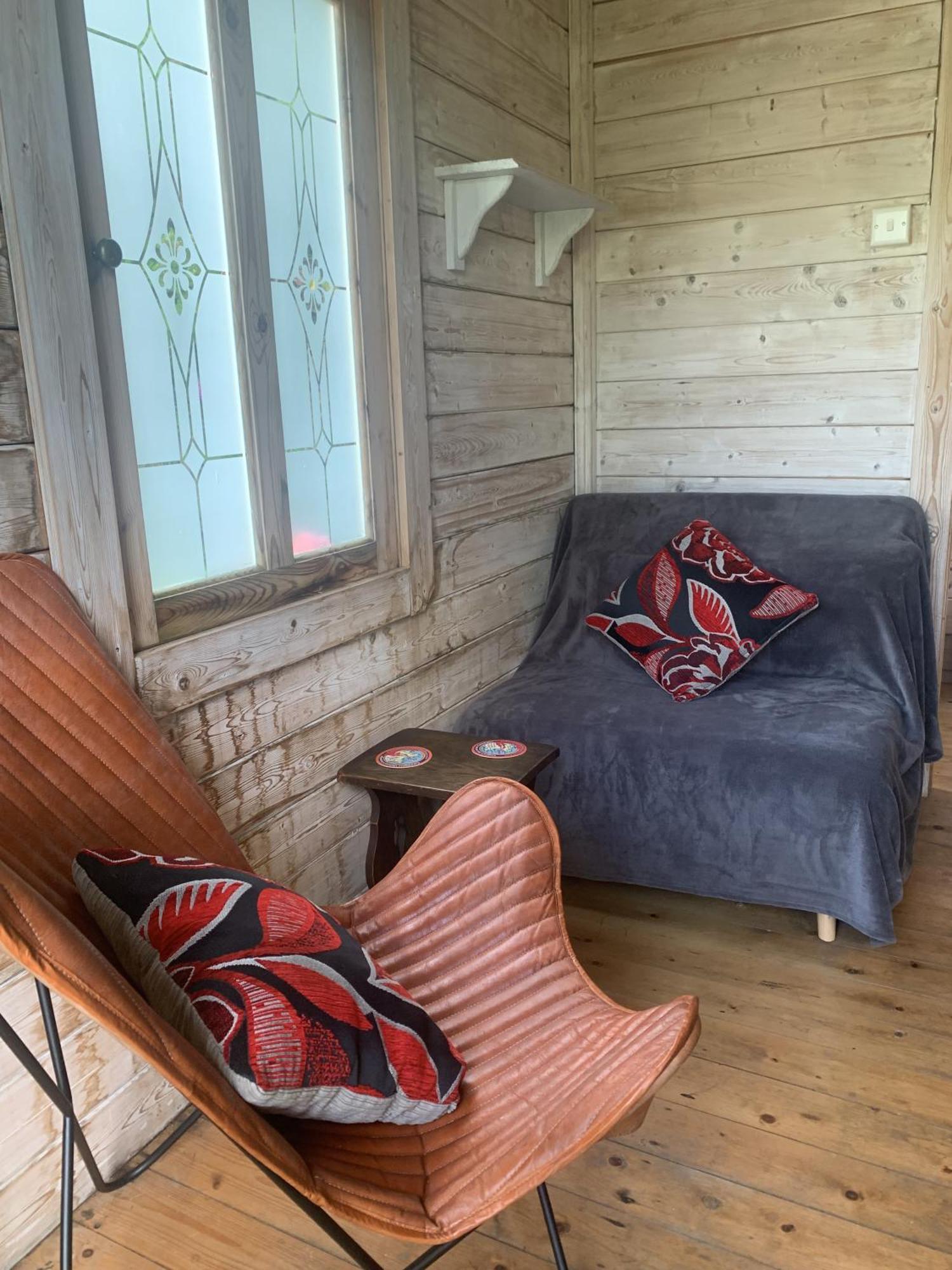 Ceridwen Glamping, Double Decker Bus And Yurts Hotel Llandysul Exterior foto